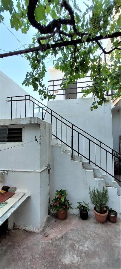 Christin P. Cute With Patio Apartament *